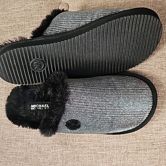 Slippers - Picture 2 of 5